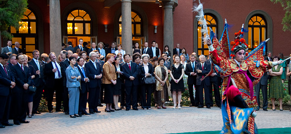 Suomen ja Kiinan välisten diplomaattisuhteiden 60-vuotisjuhlaa vietettiin tiistaina 24. toukokuuta.